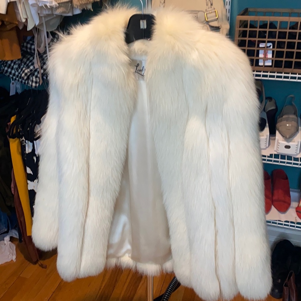 COPY - White fur coat - stunning!